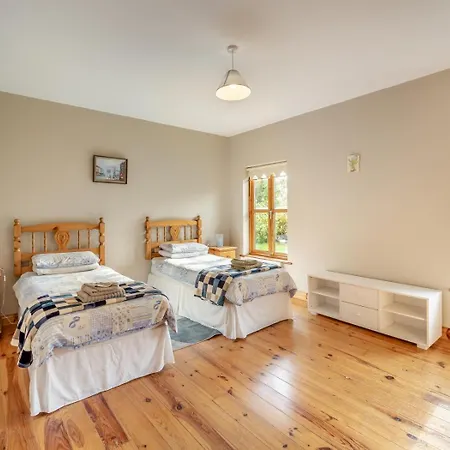 5 Bed In Westport Oc-ii06251 *